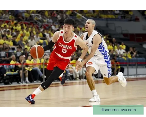 中国男篮迎战世界强队 热身赛表现备受期待 新星崛起引发球迷热议